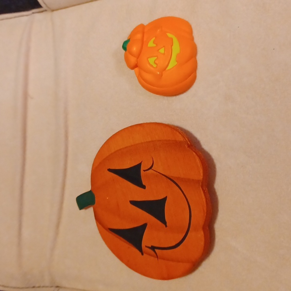 4/$18- 2  Vintage Jack-o-lantern lapel pins